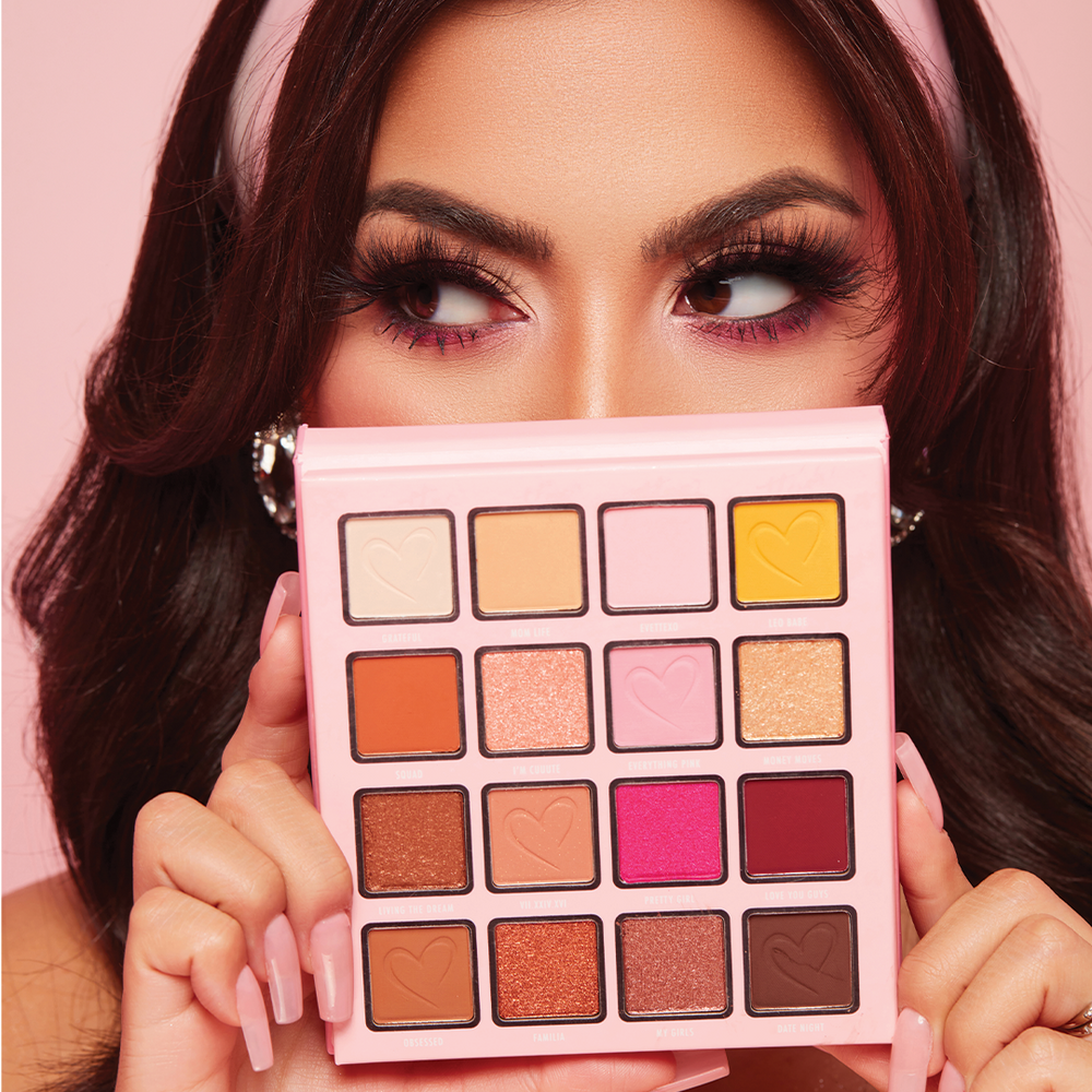 Evettexo Eyes On Me Paleta de Sombras 16 Tonos